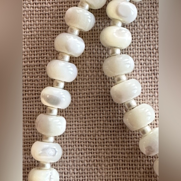 18-1/2 inch Mother of Pearl bead Necklace NWOT - Picture 7 of 10